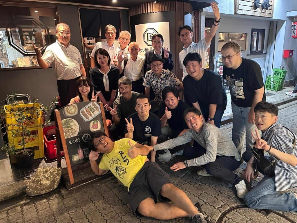 荻窪・もつ焼き酒場友松にて閉会後の集合写真。